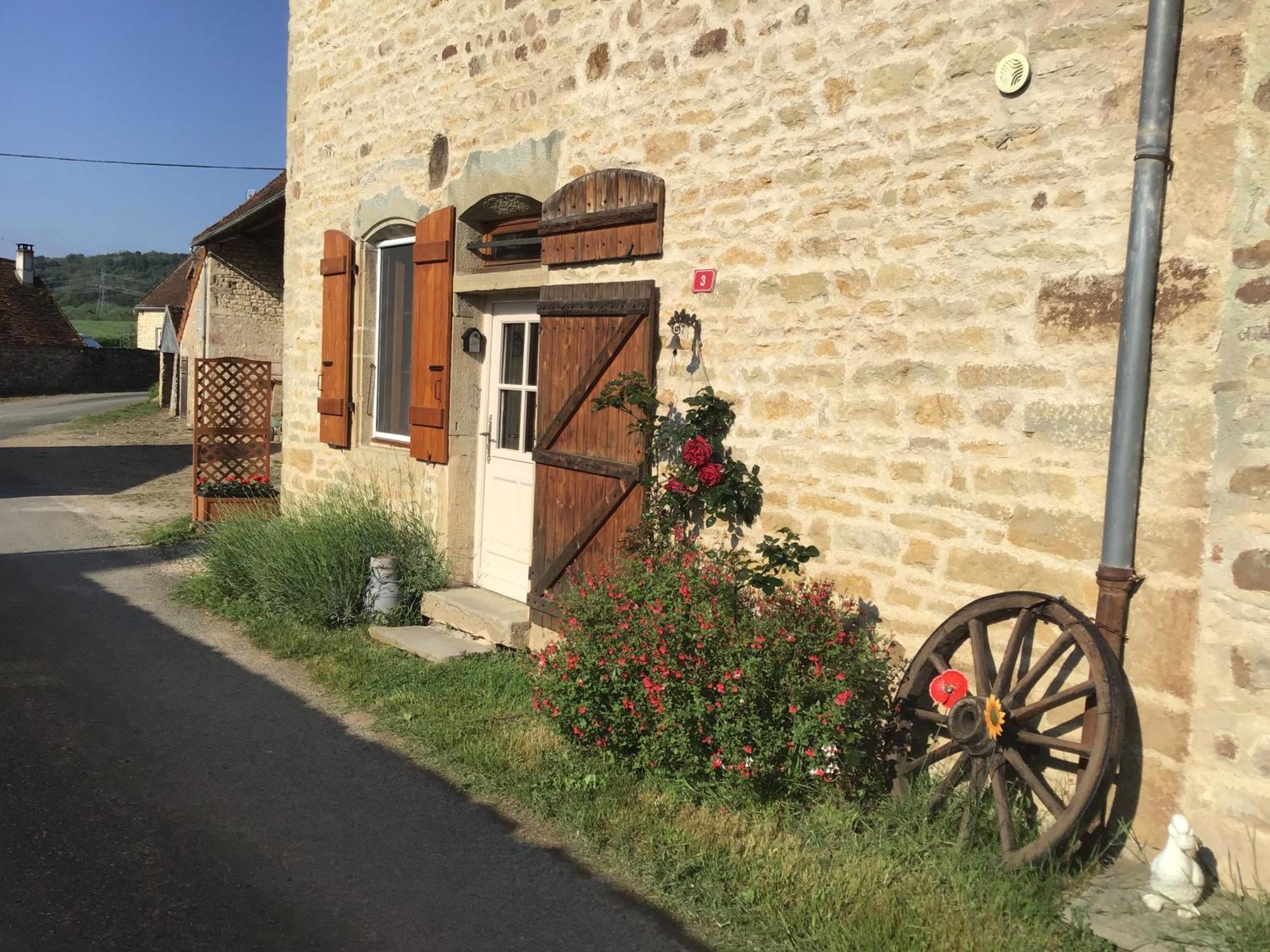 Le Petit Pressoir - Charmant Studio Collonges-en Charollais Exterior foto